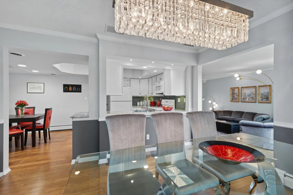 6075 Lincoln Drive 305, Edina