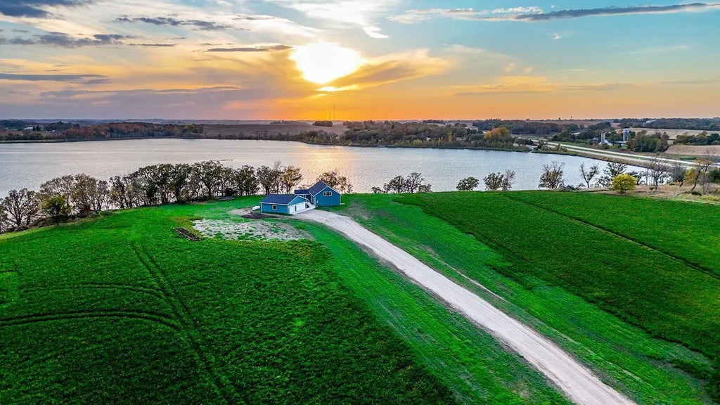 17196 Boyer Lake Road, Audubon