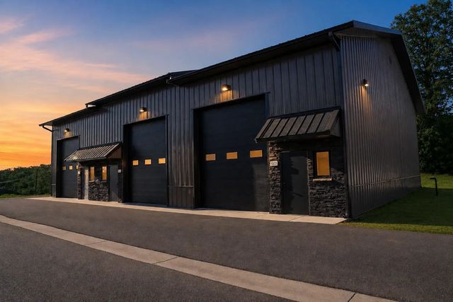 1371 Armstrong Road, Northfield