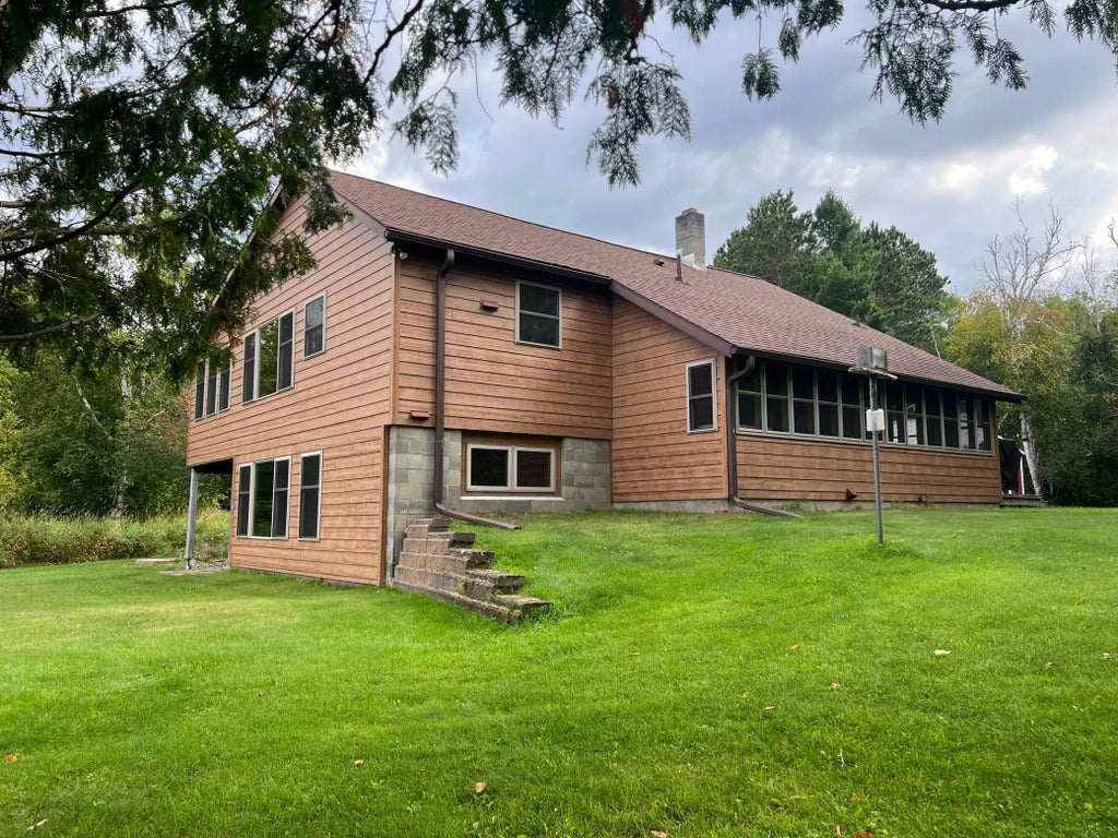 28200 County Road 52, Bigfork
