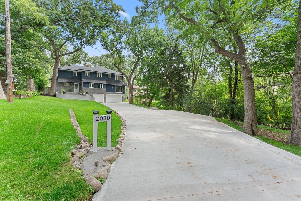 2020 Arcade Street, Maplewood