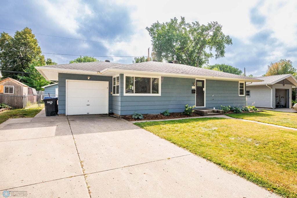 418 25th Avenue N, Fargo