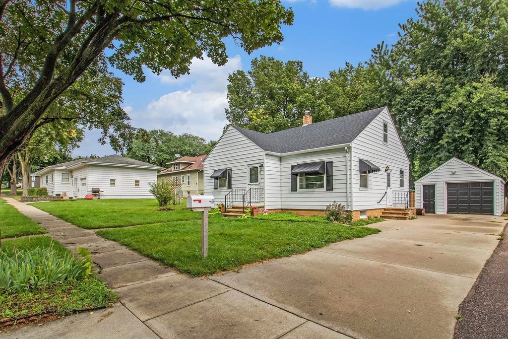 111 S Donaldson Street, Luverne