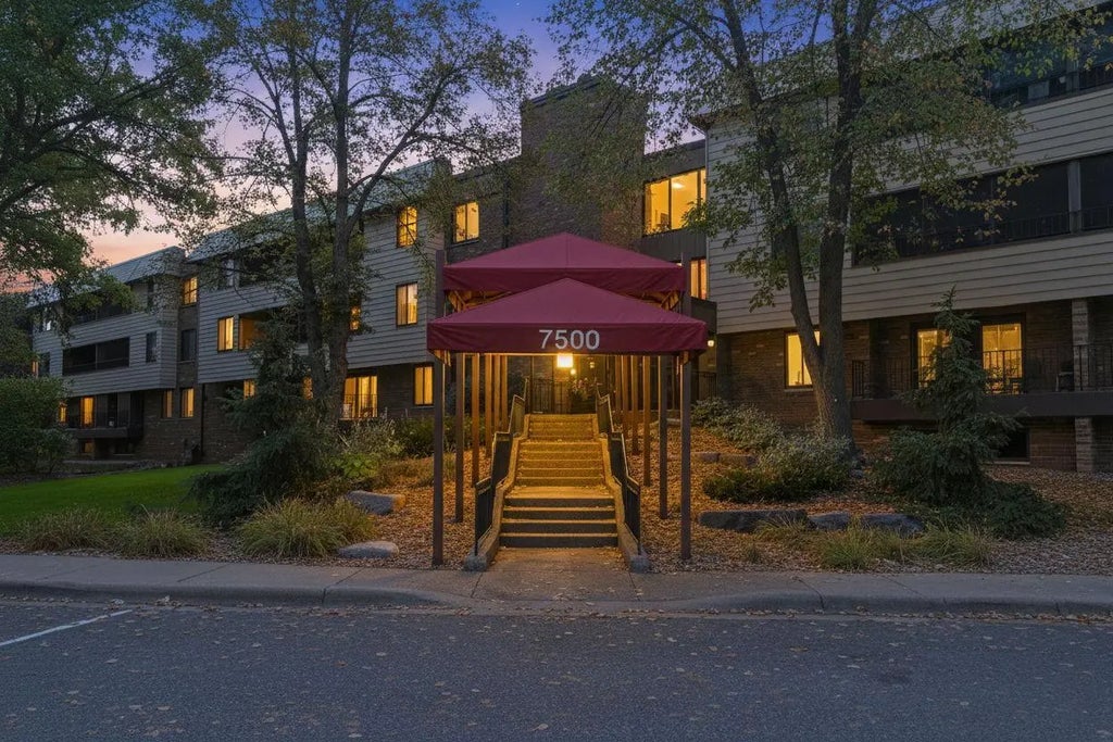 7500 Cahill Road 109c, Edina