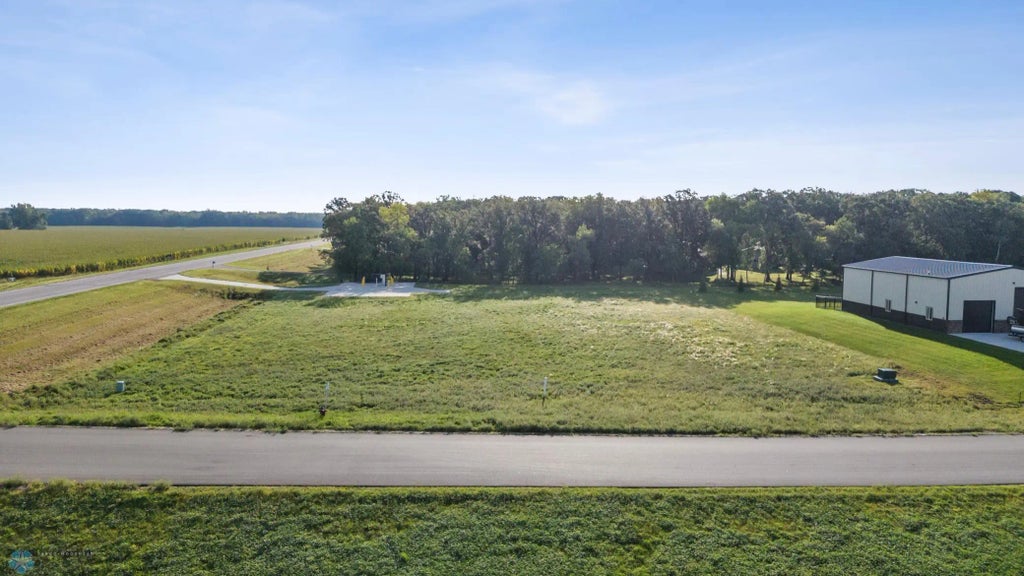 6926 2nd Street Nw, Moorhead