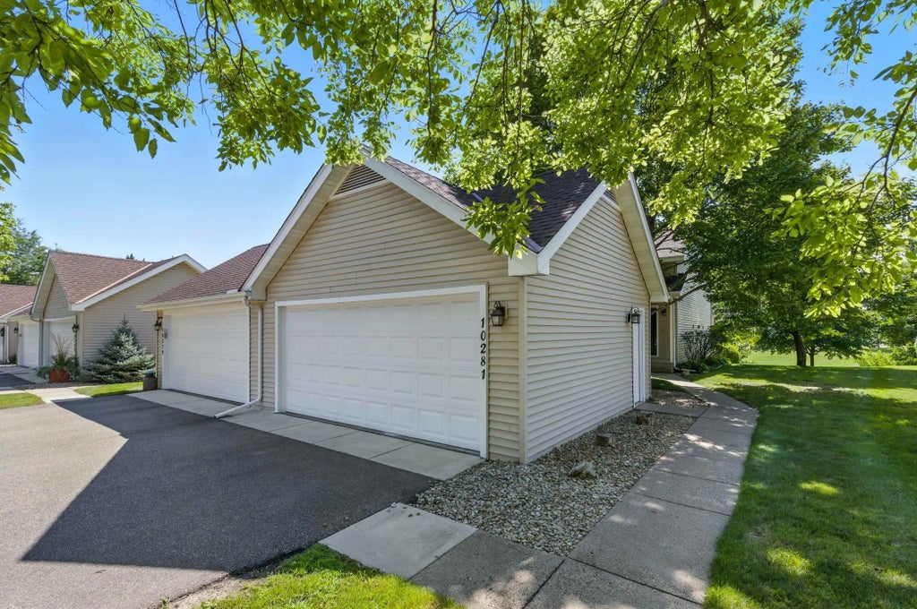 10281 Arrowwood Drive, Eden Prairie