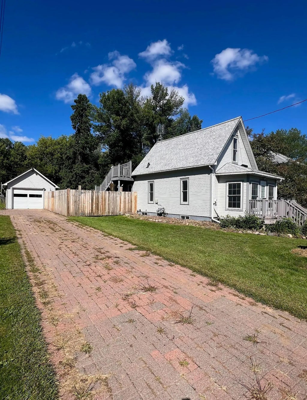 245 1st Avenue W, Clear Lake