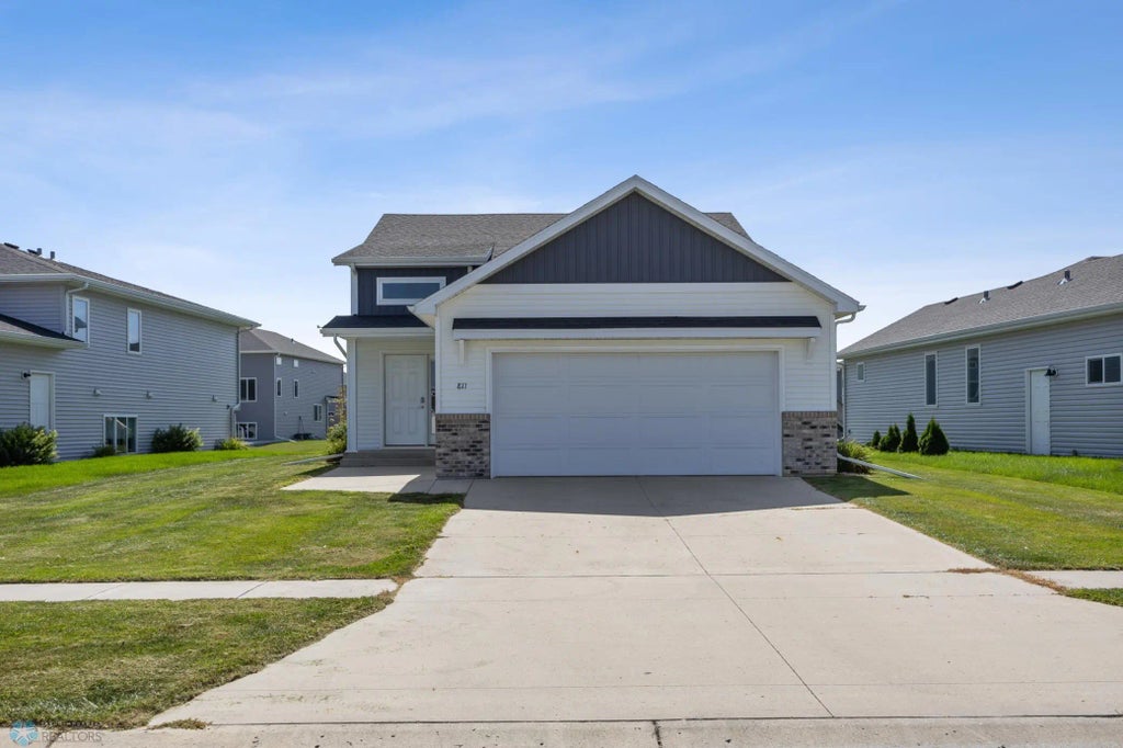 811 Cathy Drive W, West Fargo