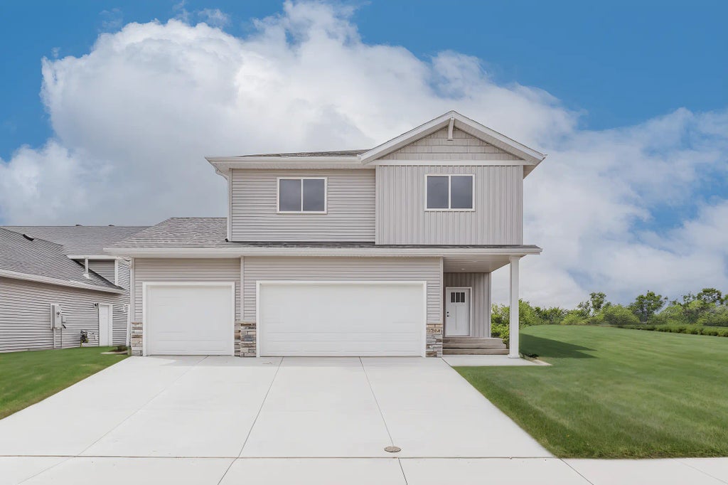 1264 Marlys Drive W, West Fargo