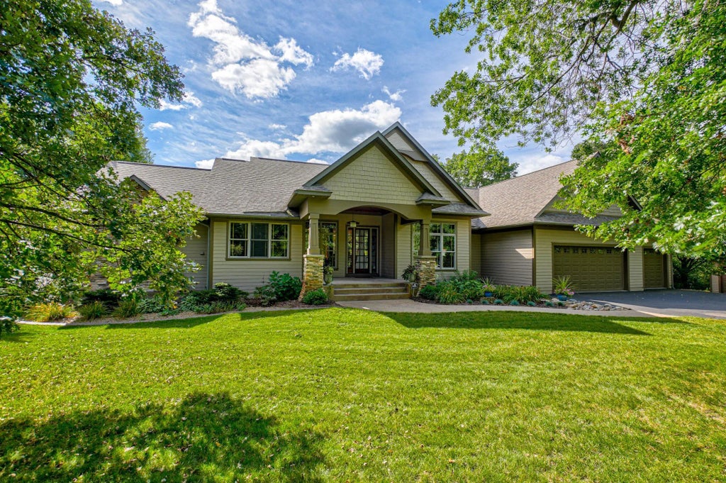 877 Highlander Trail, Hudson