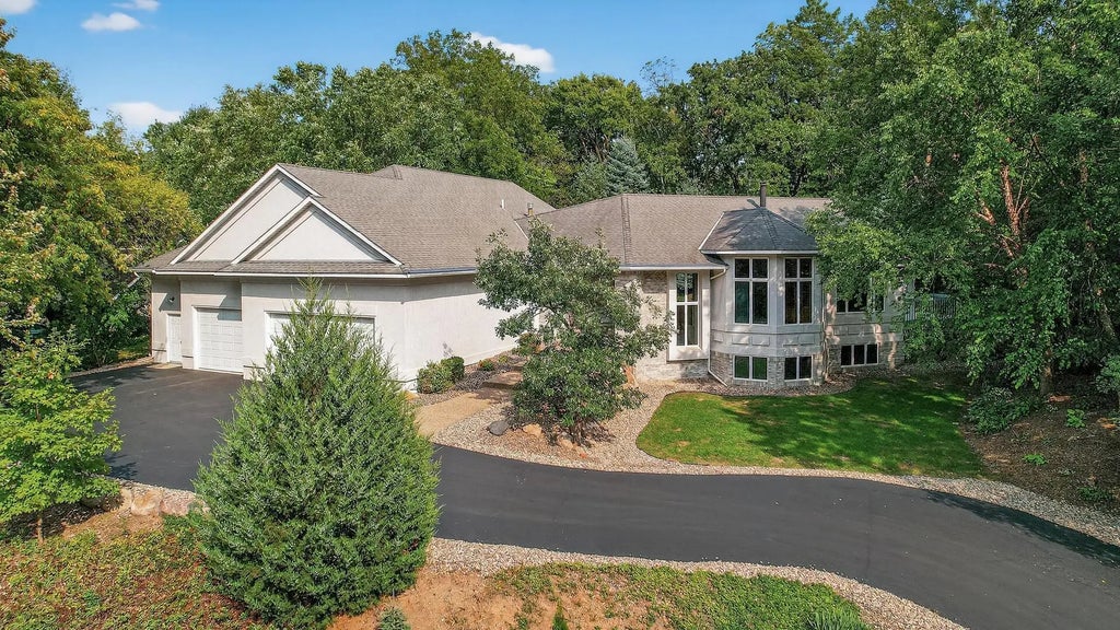 2520 Arbor Court, Mendota Heights