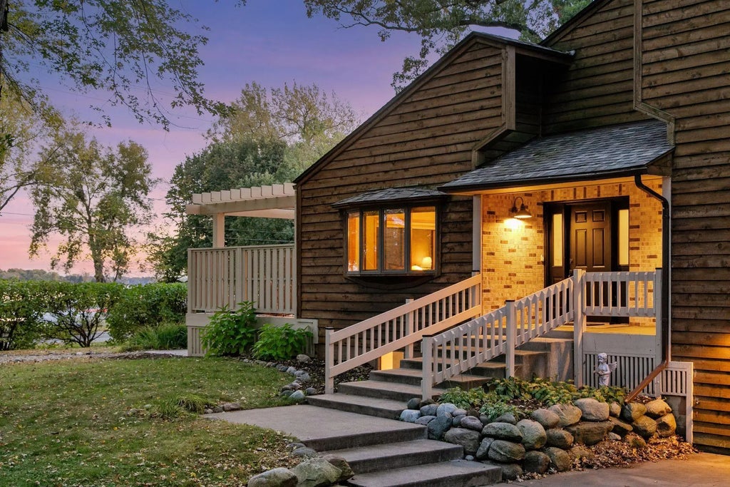 2615 Lake Avenue, White Bear Twp