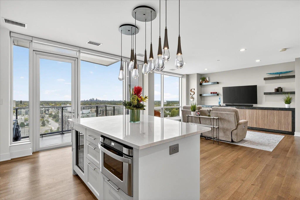 3209 Galleria 1406, Edina