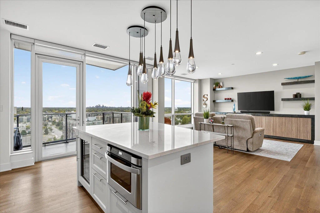 3209 Galleria 1406, Edina