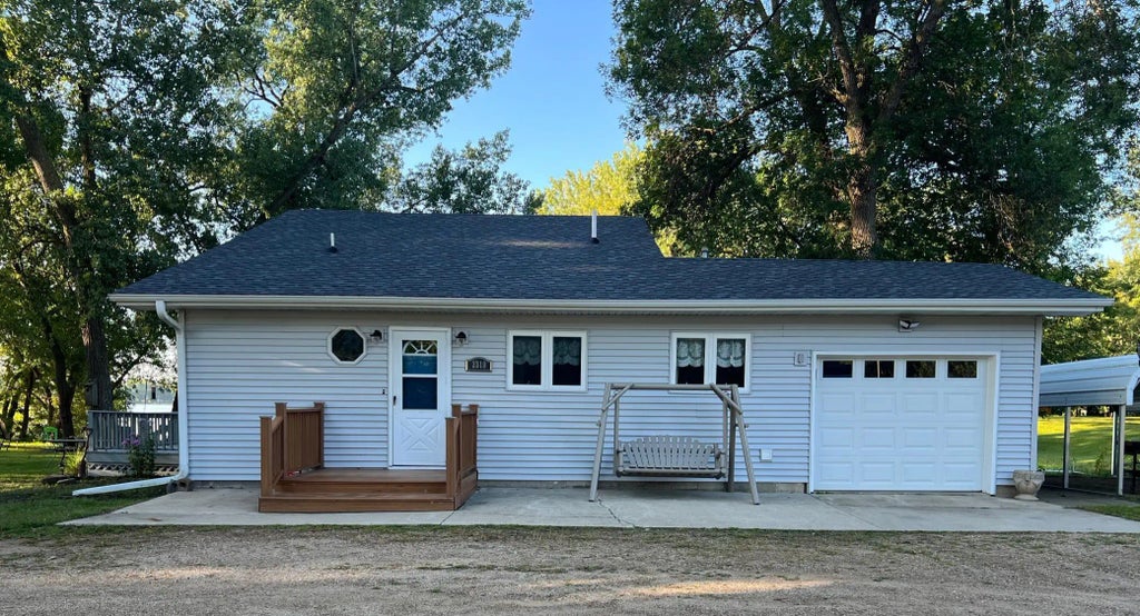 2319 Cottonwood Lake Drive, Windom