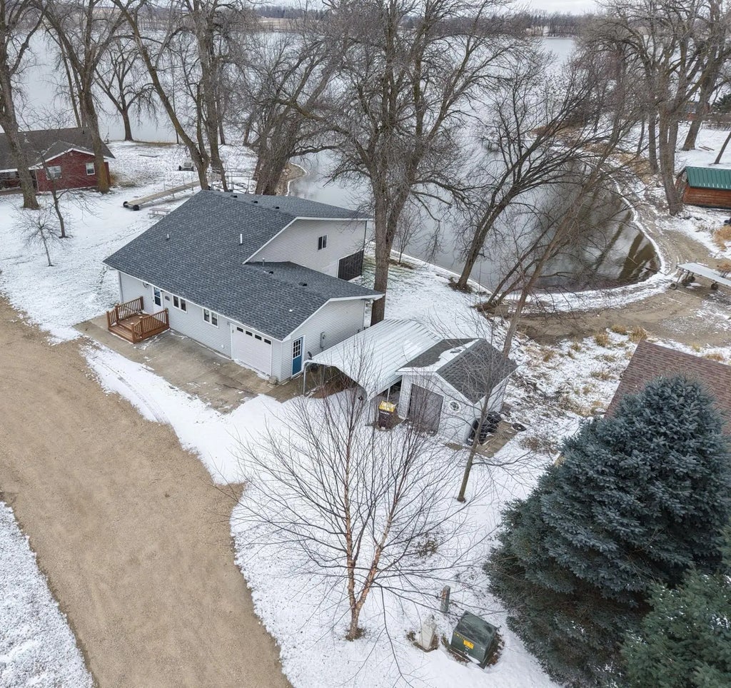 2319 Cottonwood Lake Drive, Windom