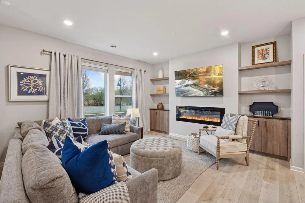 2422 N Blossom Circle, Orono