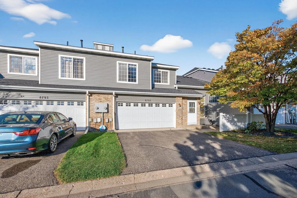 8795 Hastings Circle Ne, Blaine