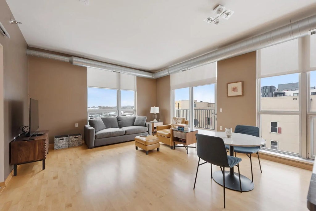 1211 Lagoon Avenue 508, Minneapolis