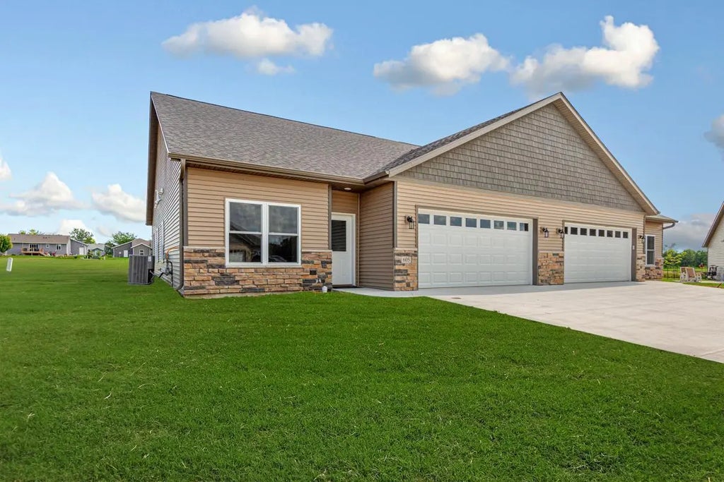 605 Northwood Place, Janesville