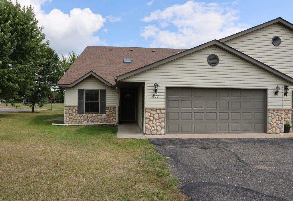 811 Stonehaven Path, Milaca