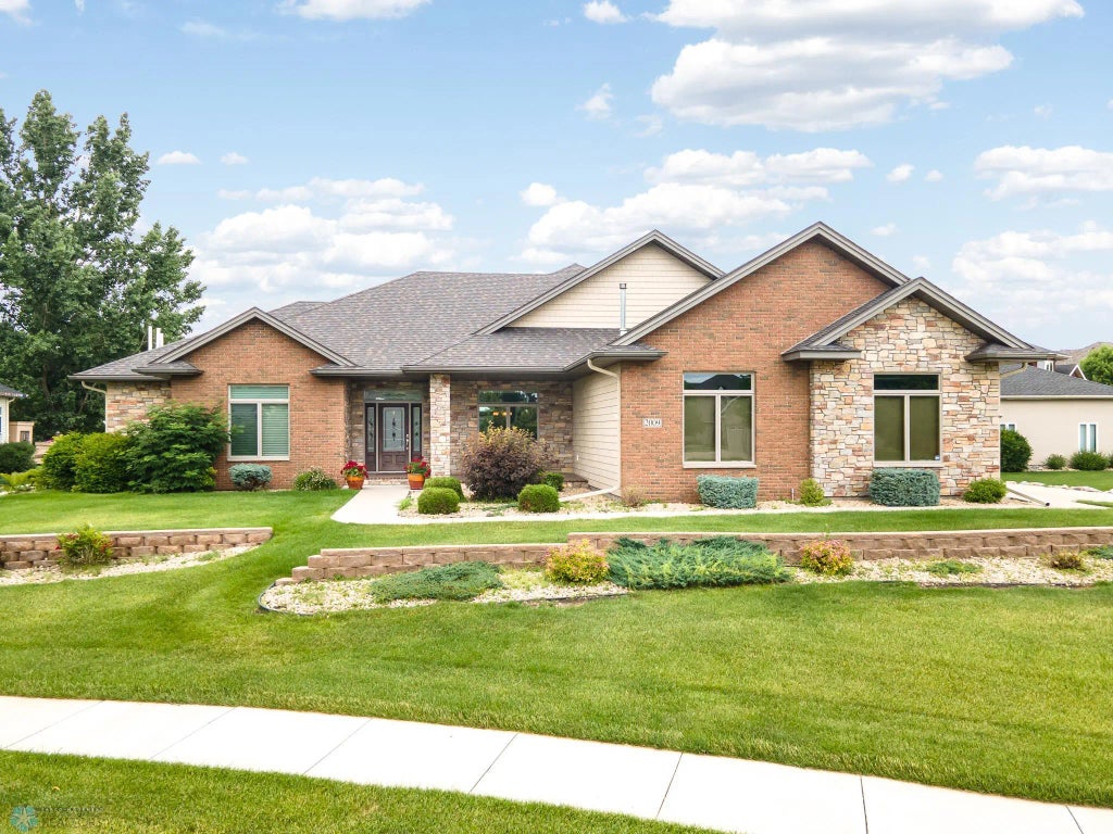 2009 Rose Creek Boulevard S, Fargo