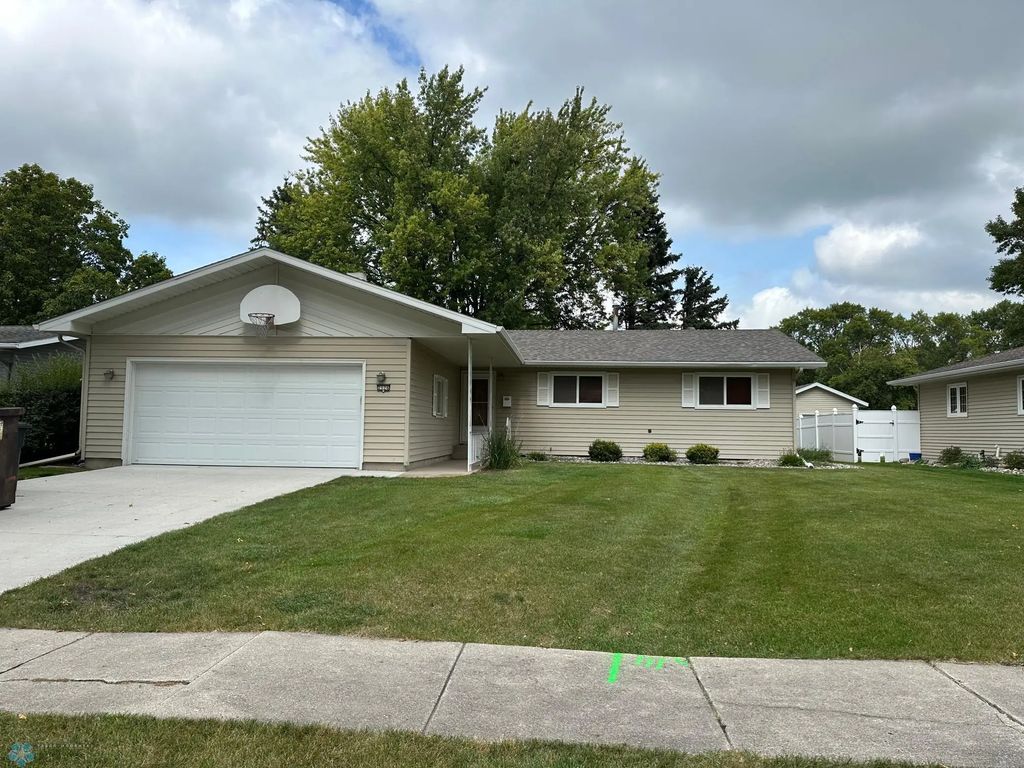 2526 Willow Road N, Fargo