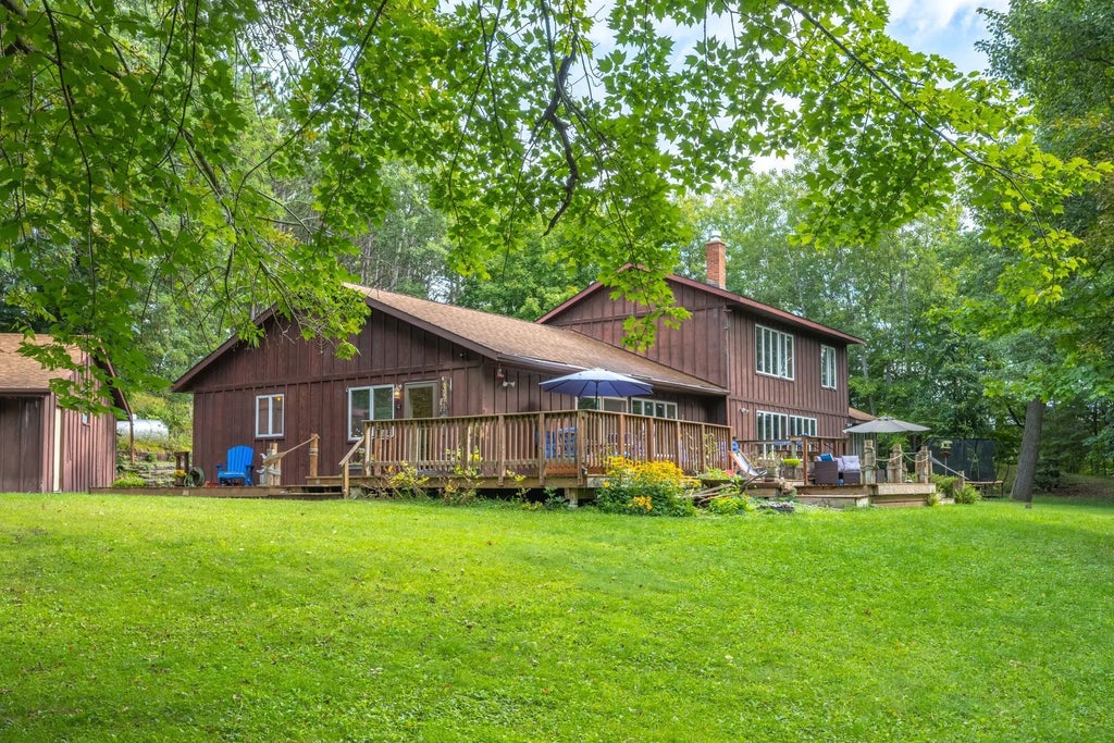 898 River Shore Lane, Lincoln Twp