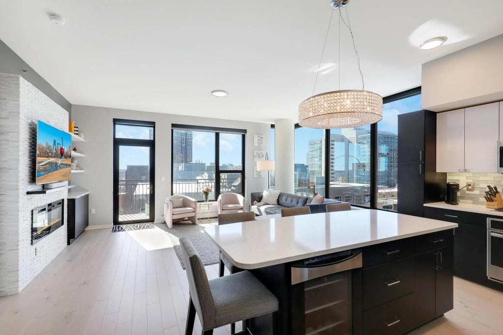 740 Portland Avenue 907, Minneapolis