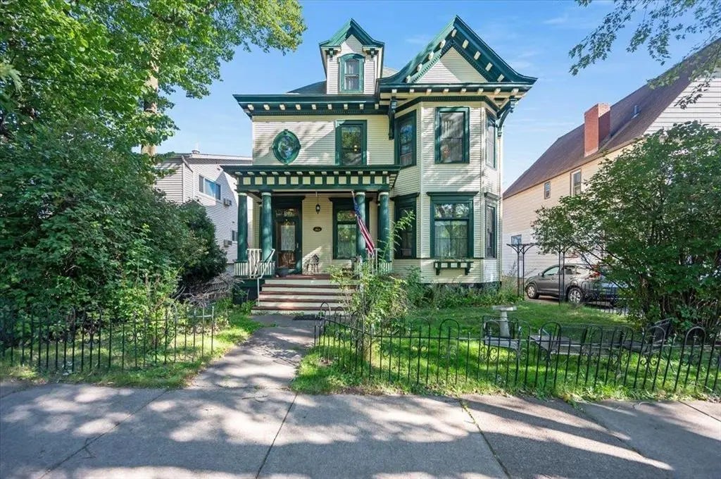 1616 E 1st Street, Duluth