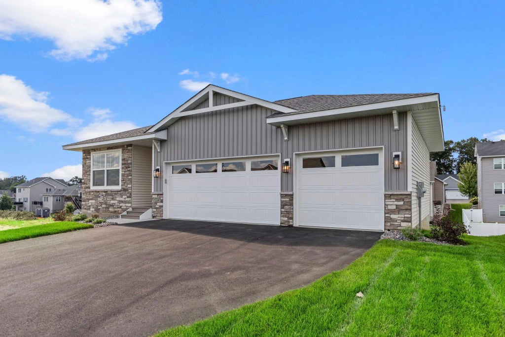 4569 196th Street W, Farmington