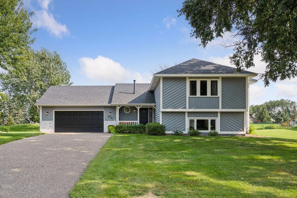 8724 Loch Lomond Boulevard, Brooklyn Park