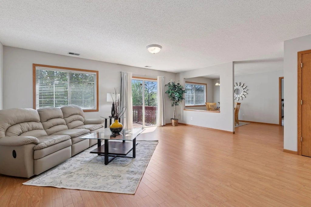 1515 Yorkshire Lane, Shakopee