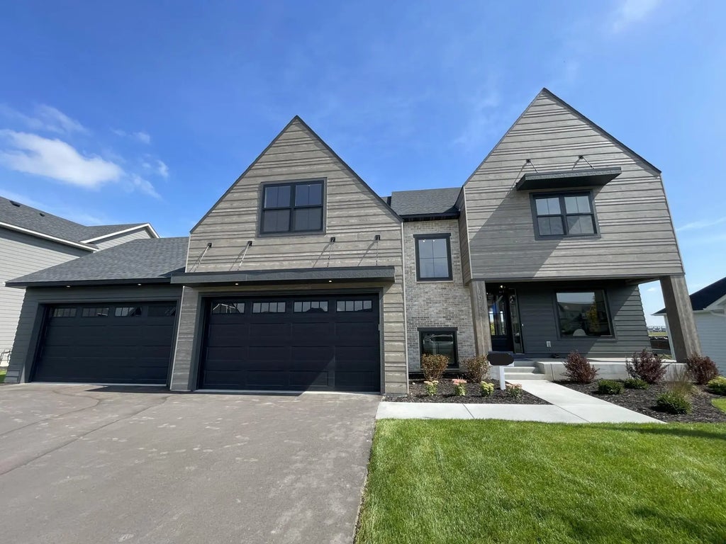 10154 Peony Lane N, Maple Grove