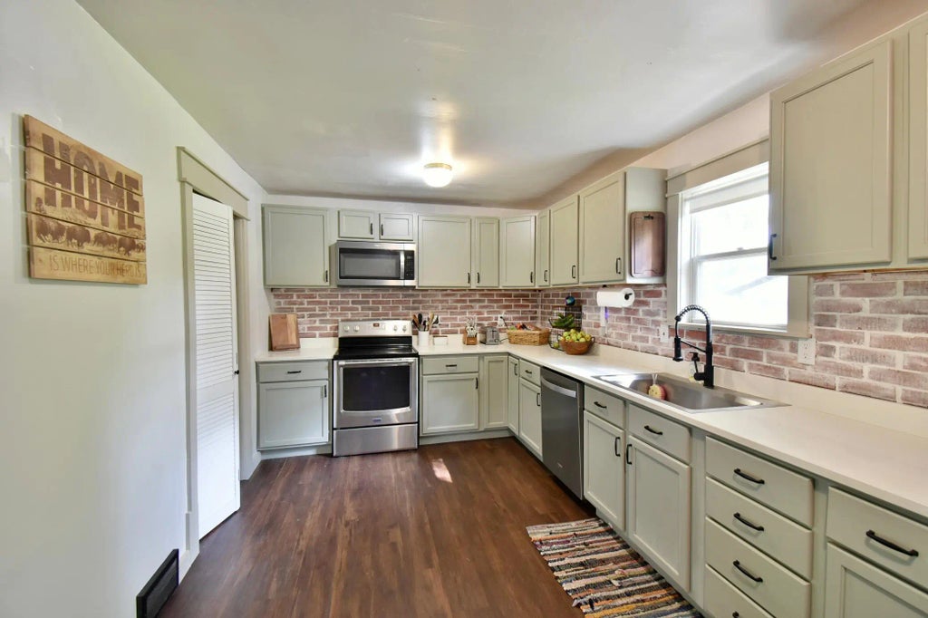 601 Park Avenue, Sacred Heart