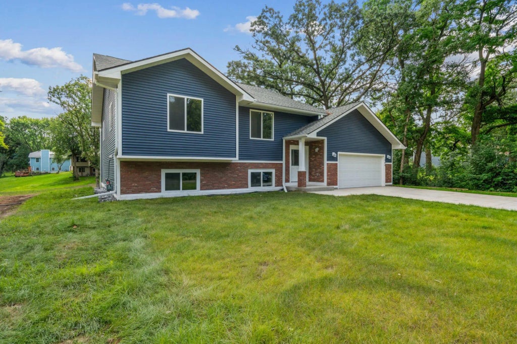 1880 Desoto Street N, Maplewood