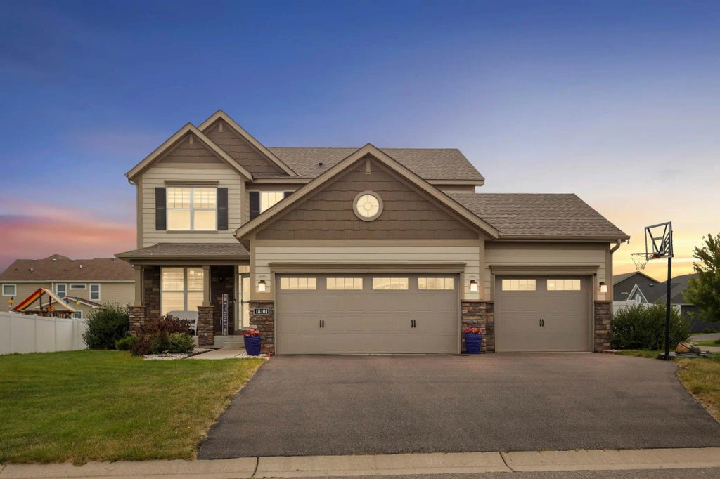 18101 Goldfinch Way, Lakeville