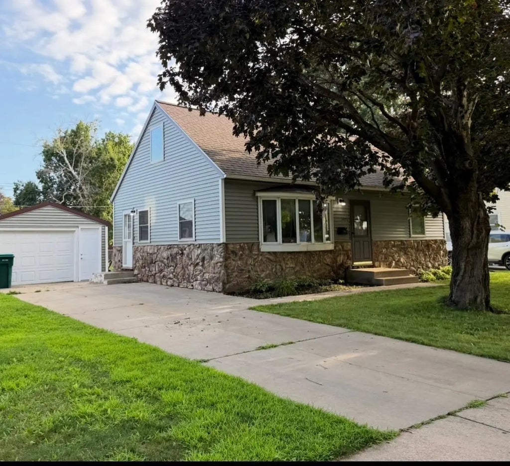 2032 Valleyhigh Drive Nw, Rochester