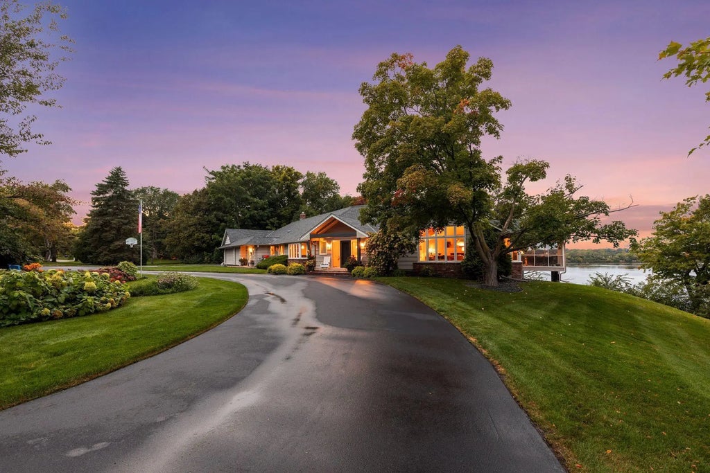 3 Birdie Lane, Chaska