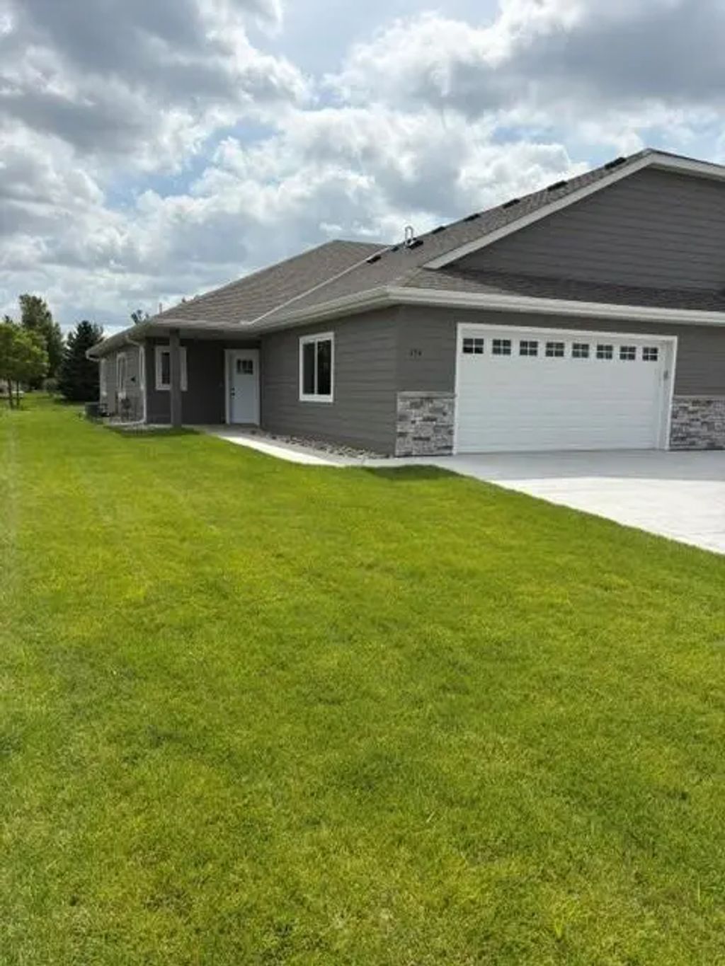 254 Eau Claire Avenue Se, Hutchinson