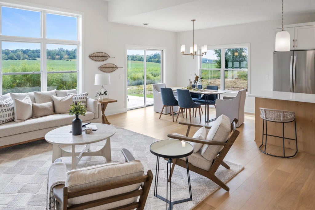 421 Ford Street E, Northfield