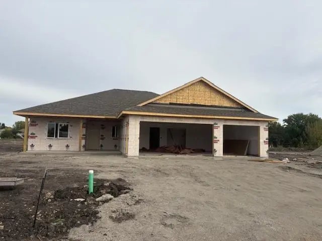 255 Eau Claire Avenue Se, Hutchinson