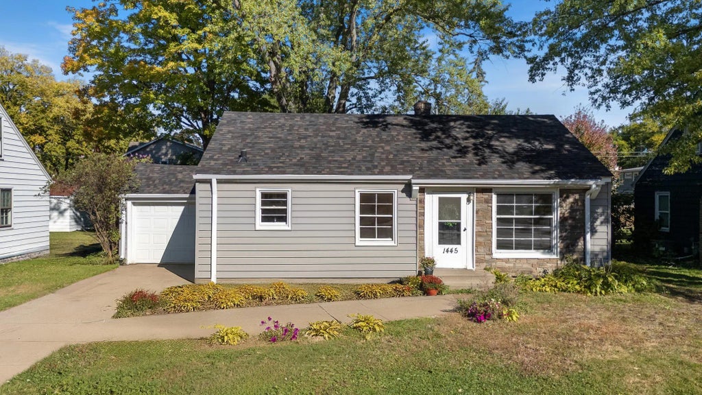 1445 Larpenteur Avenue W, Falcon Heights