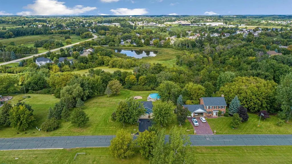 412 Singing Hills Drive Se, Lonsdale