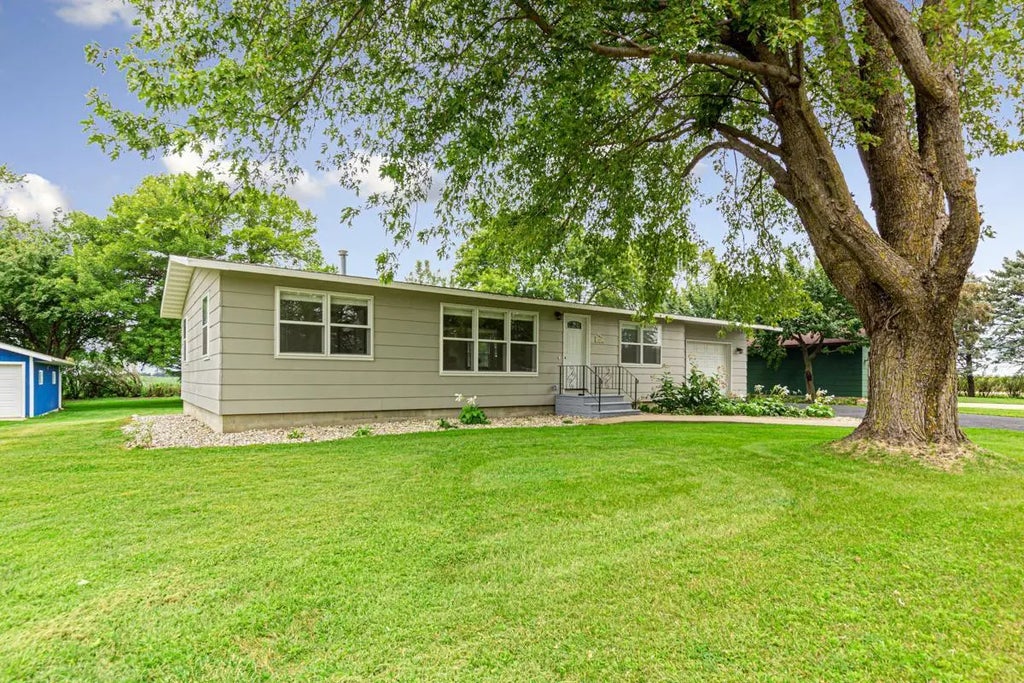 205 Park Avenue N, Vernon Center