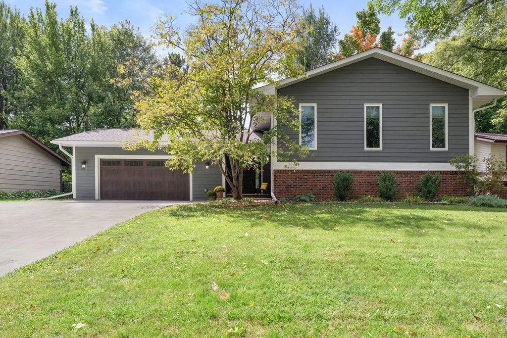 520 River Hills Drive, River Falls