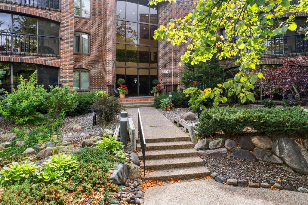 5501 Dewey Hill Road 326, Edina