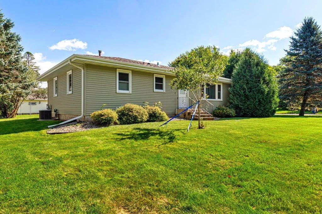 1406 Albers Path, Faribault