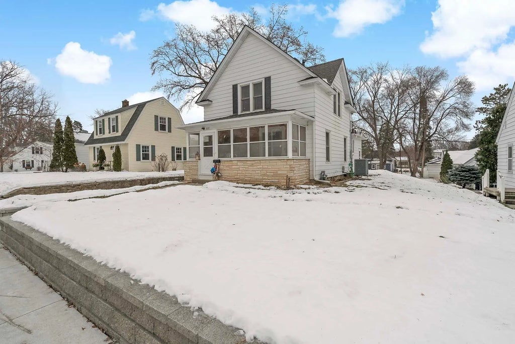 237 10th Avenue N, Hopkins