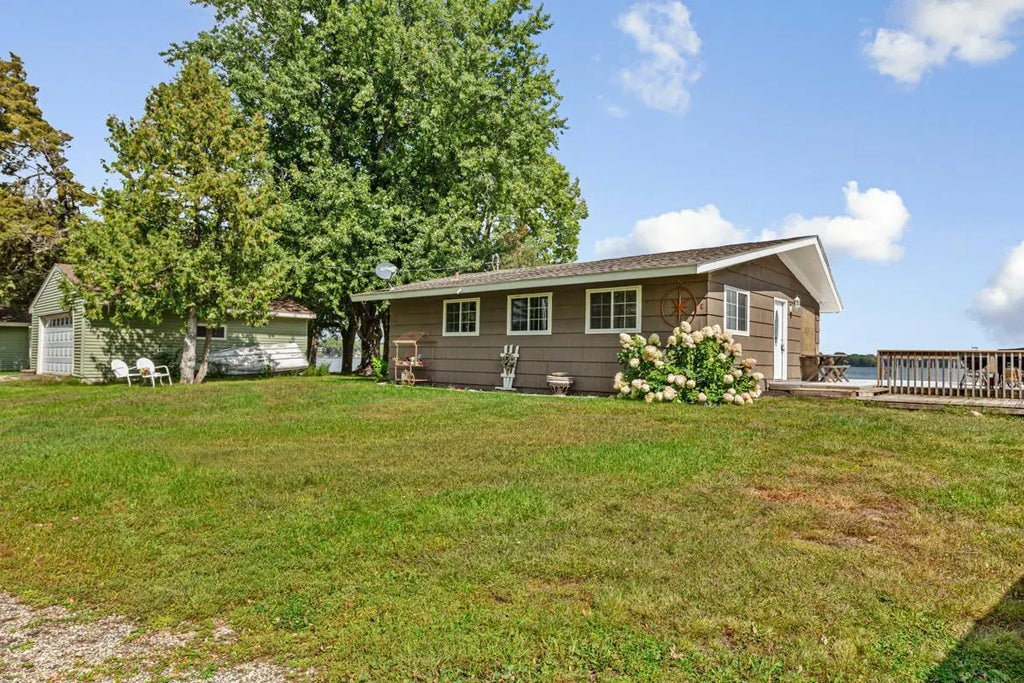 49279 Sportsmans Lane, Elysian Twp